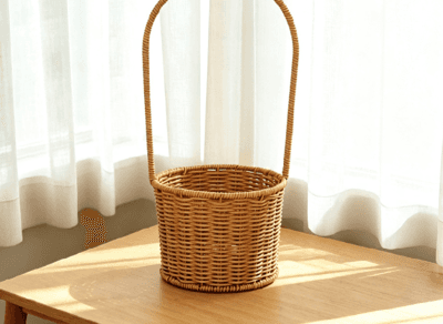 Rattan basket with handle